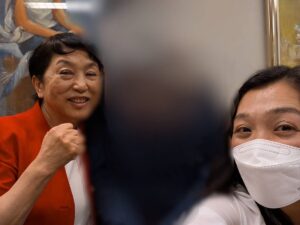 福島みずほ議員と当会代表・太田啓子、当会会員の懇談の様子